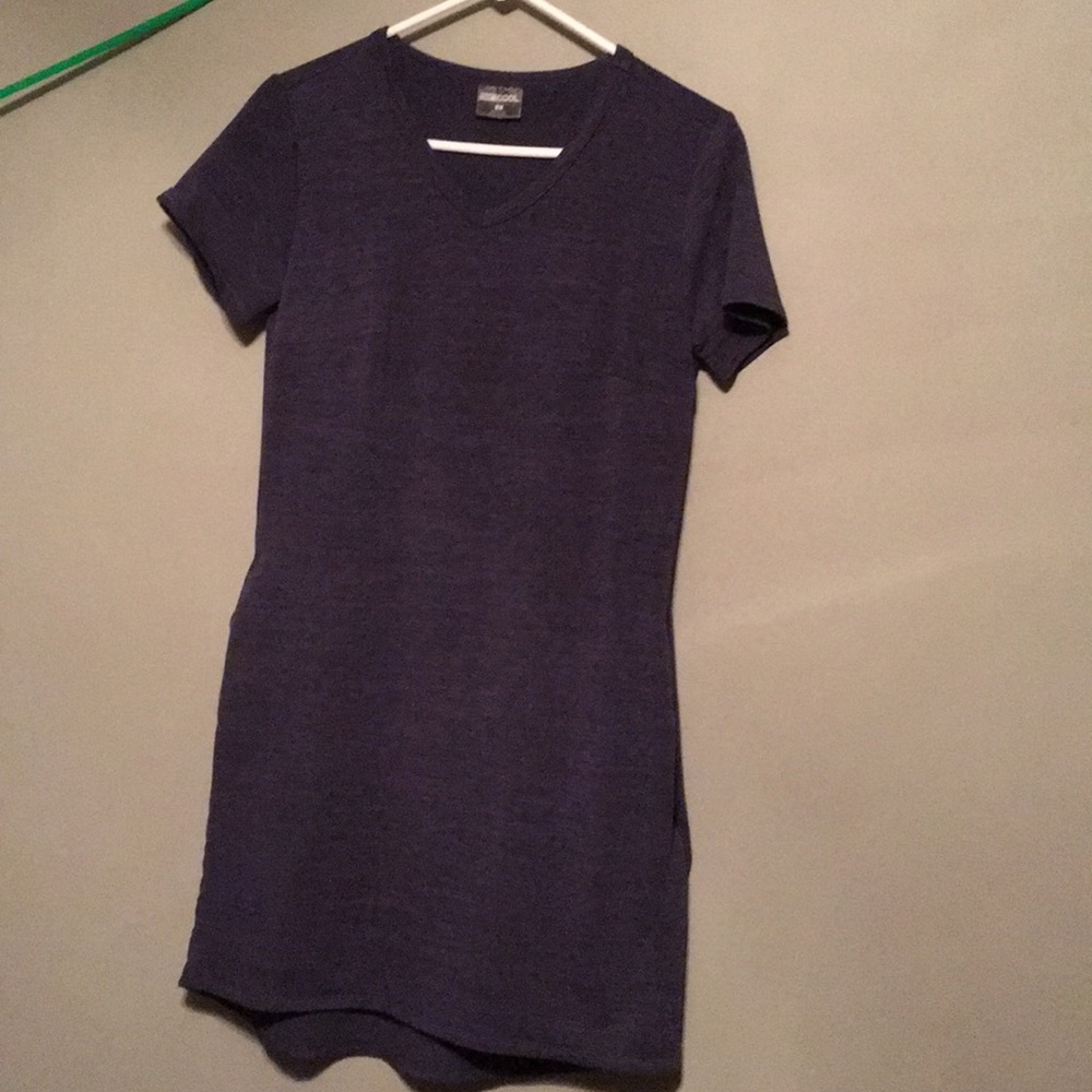 Short sleeve dress. Has pockets on the sides.